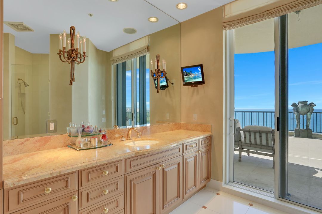 81 Seagate Dr #2001, Naples, FL 34103