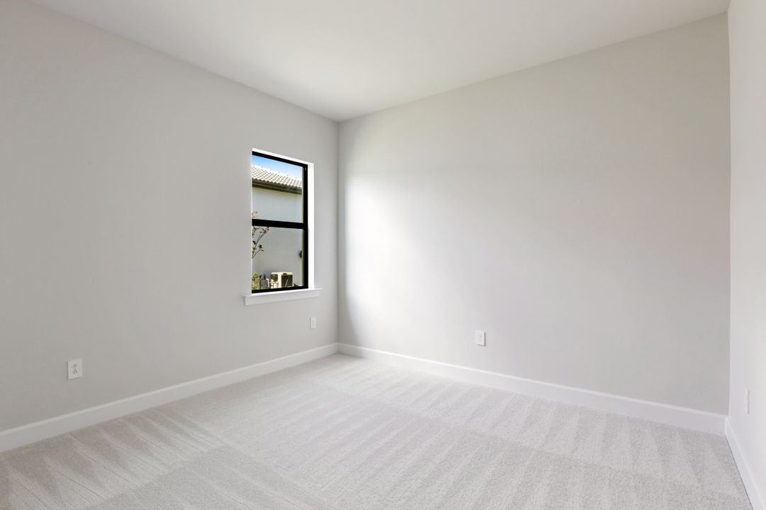 9547 Curlew Dr, Naples, FL 34120