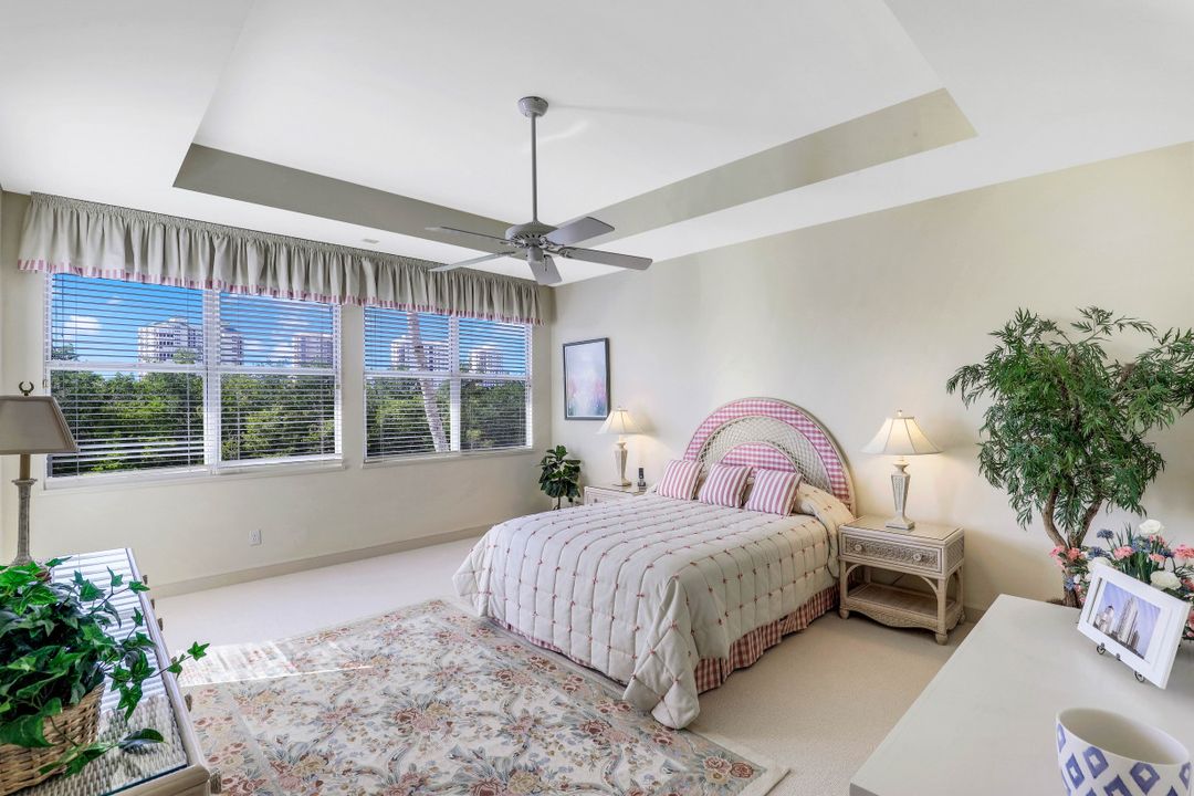 8089 Via Vecchia, Naples, FL 34108