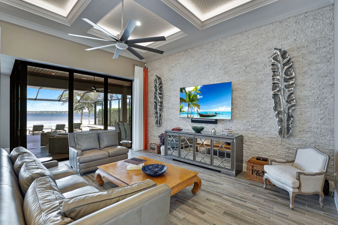 9067 Breakwater Dr, Naples, FL 34120