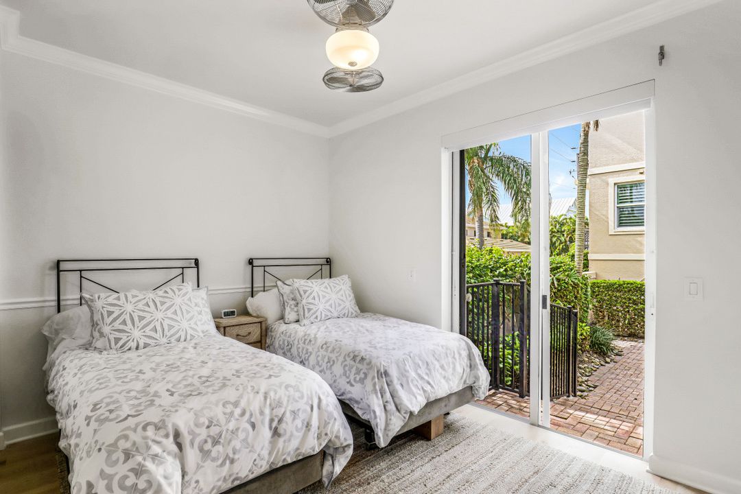 1010 5th St S #401, Naples, FL 34102