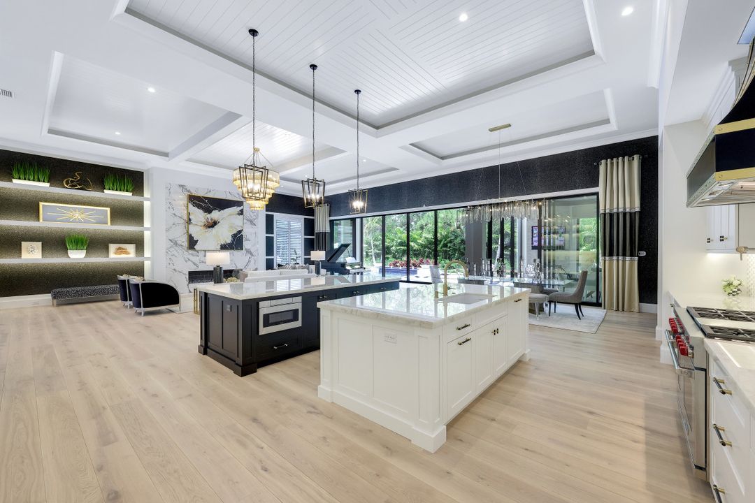 359 Warwick Way, Naples, FL 34110