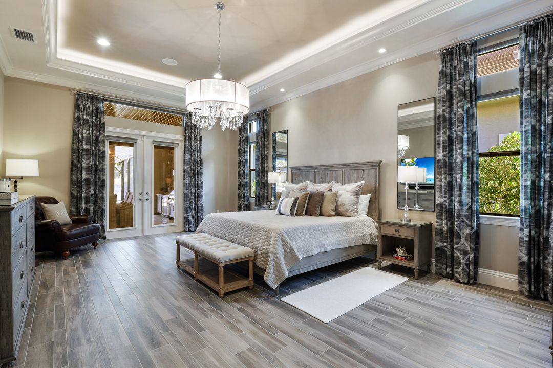 9067 Breakwater Dr, Naples, FL 34120