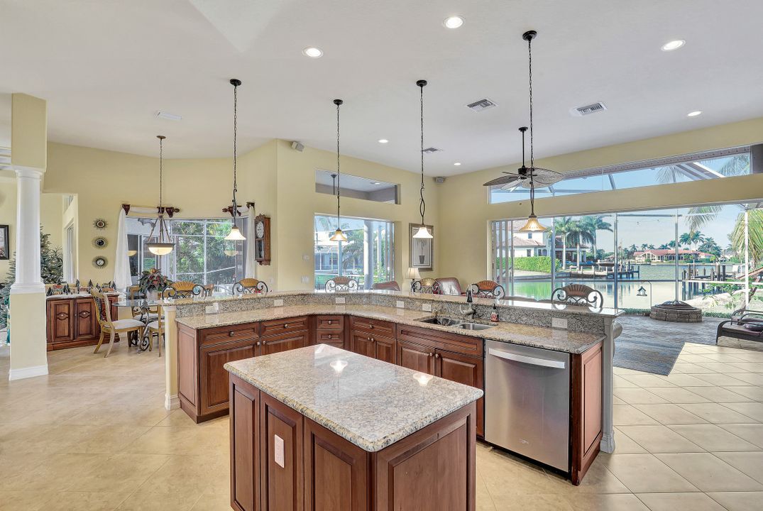 138 S Bahama Ave, Marco Island, FL 34145