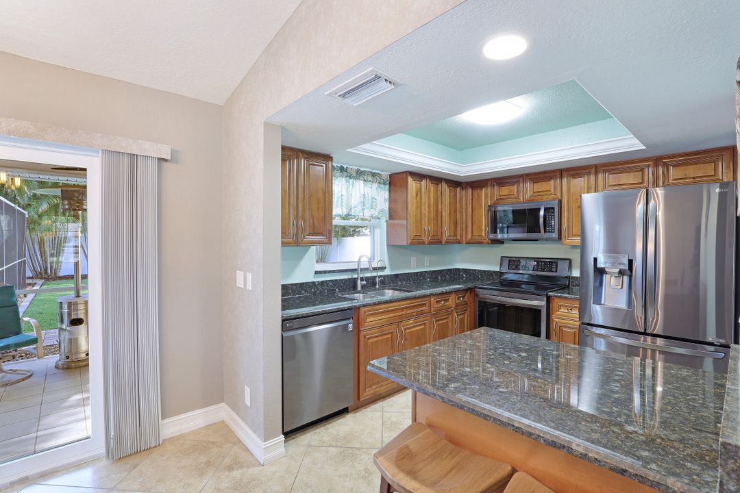 2208 Viscaya Pkwy, Cape Coral, FL 33990