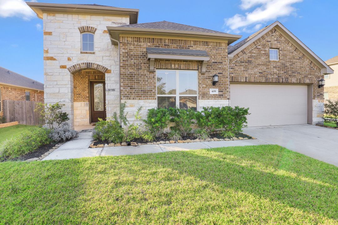 409 Westwood Dr, League City, TX 77573