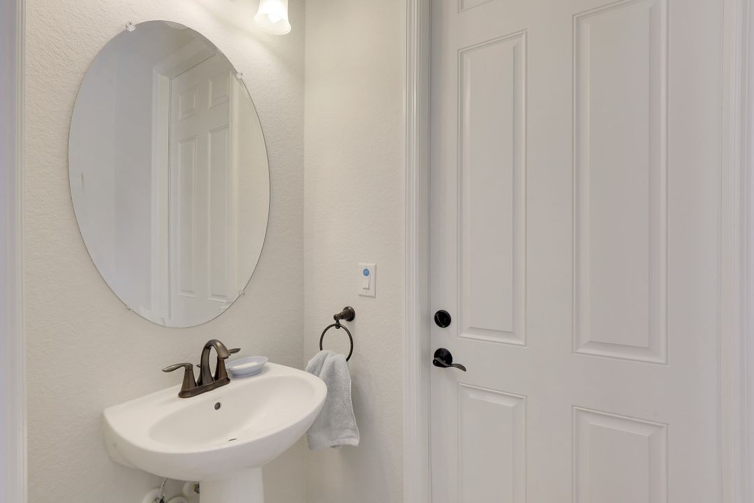 10066 Biscayne Bay Ln, Naples, FL 34120