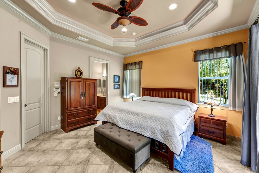 4000 Stonesthrow Ct, Naples, FL 34109