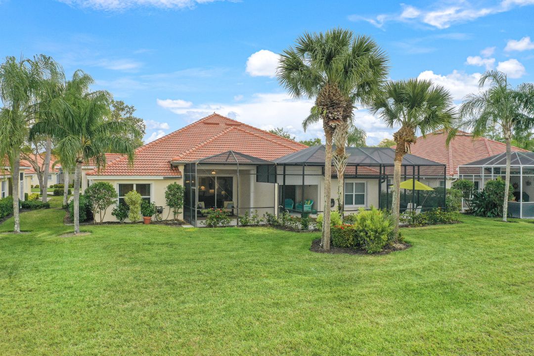 5873 Northridge Dr, Naples, FL 34110