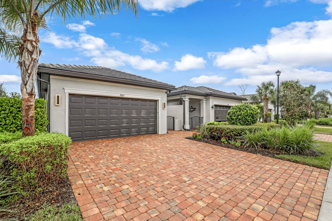 7682 Jacaranda Ln, Naples, FL 34114