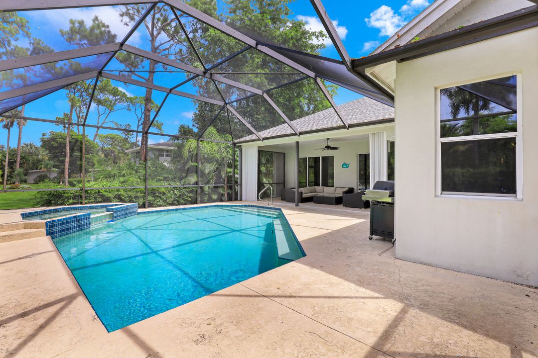 997 Aqua Ln, Fort Myers, FL 33919