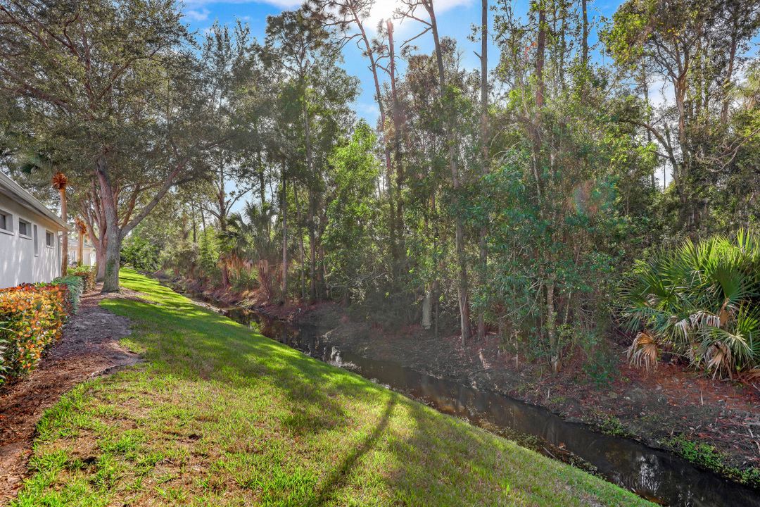 693 Mainsail Pl, Naples, FL 34110