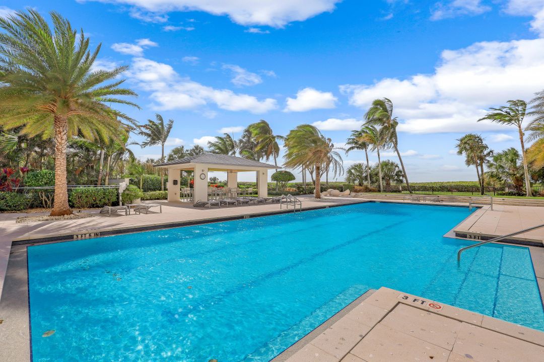 4051 Gulf Shore Blvd N #1105, Naples, FL 34103