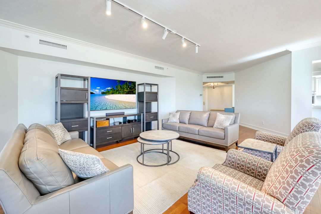 445 Dockside Dr ##201, Naples, FL 34110