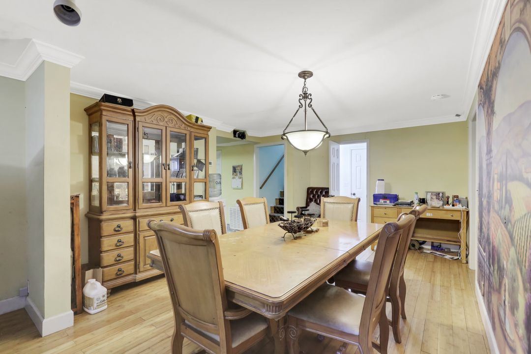 431 12th Ave NW, Naples, FL 34120