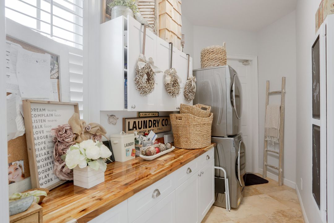 1817 Piccadilly Cir, Cape Coral, FL 33991