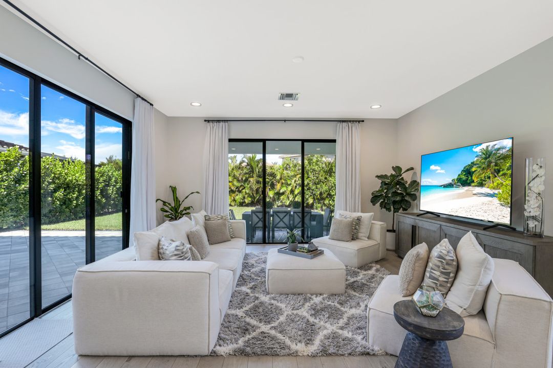 4037 Nova Ln, Naples, FL 34119