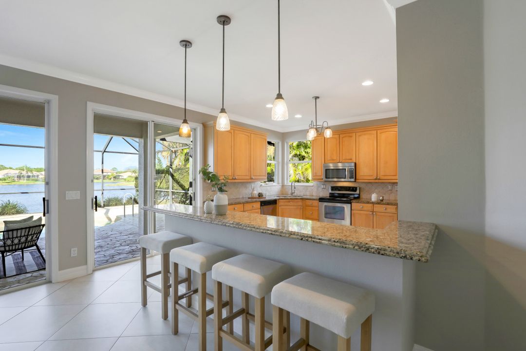 11043 Lakeland Cir, Fort Myers, FL 33913