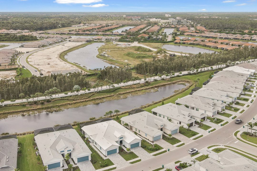 8967 St Lucia Dr, Naples, FL 34114