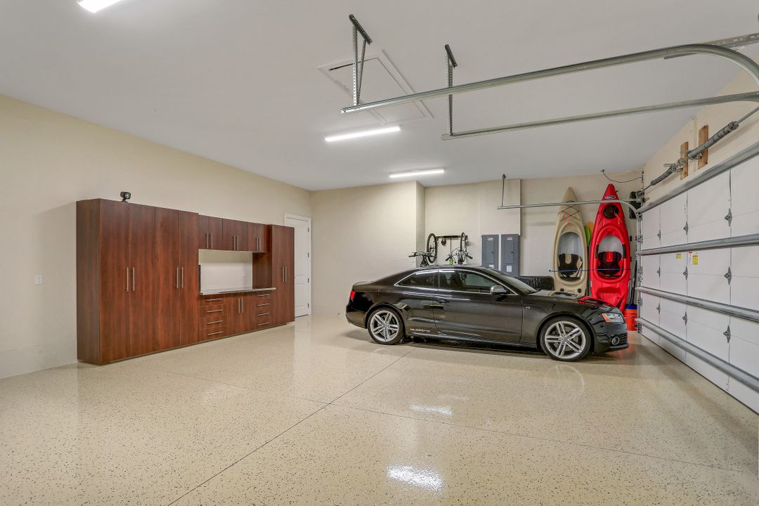 3236 Surfside Blvd, Cape Coral, FL 33914