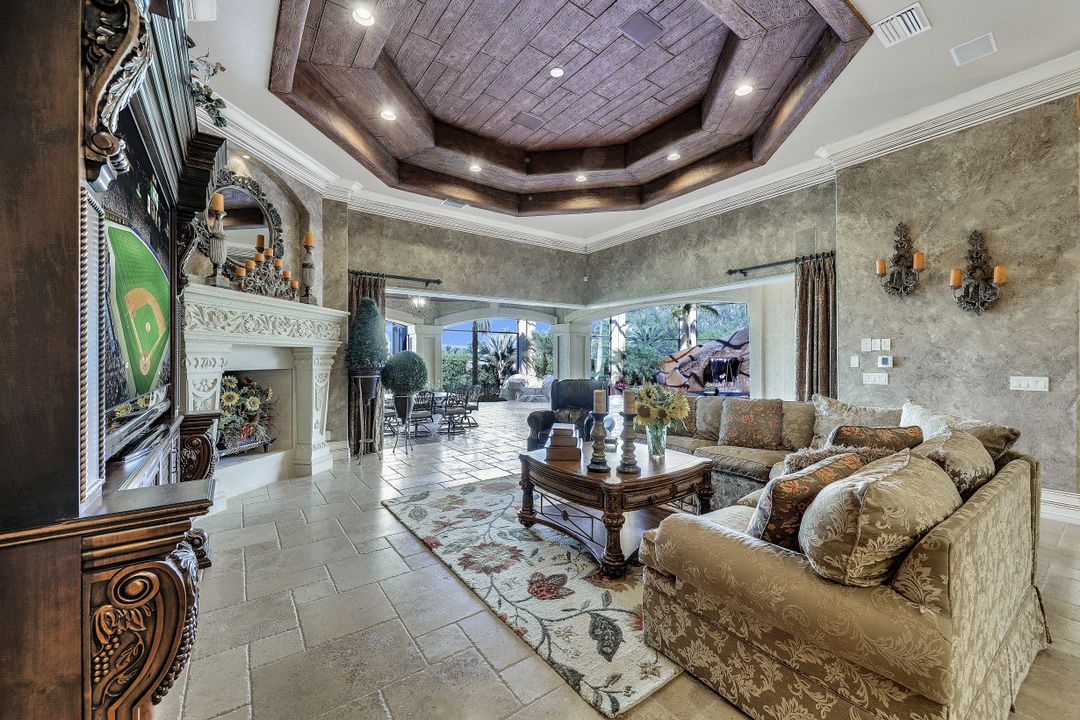 6411 Highcroft Dr, Naples, FL 34119