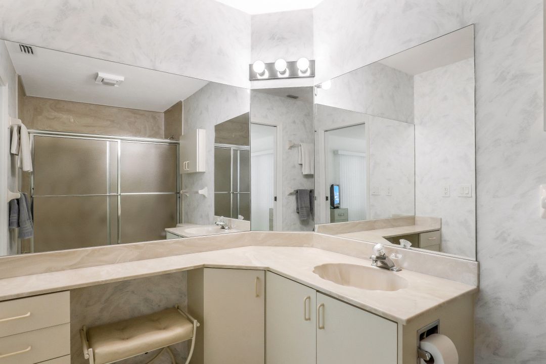 880 8th Ave S #101, Naples, FL 34102