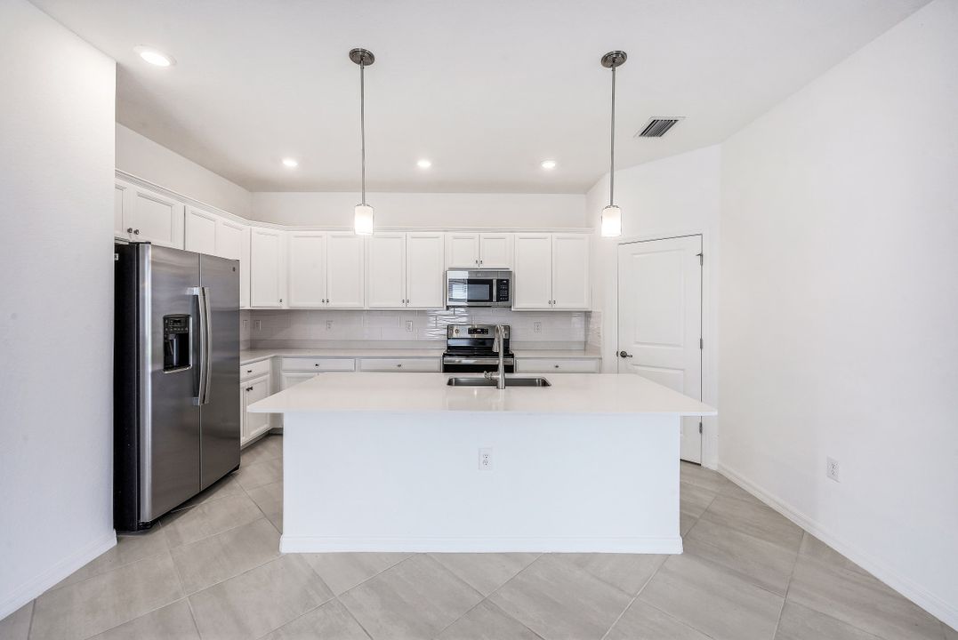 2434 Orchard St, Naples, FL 34120