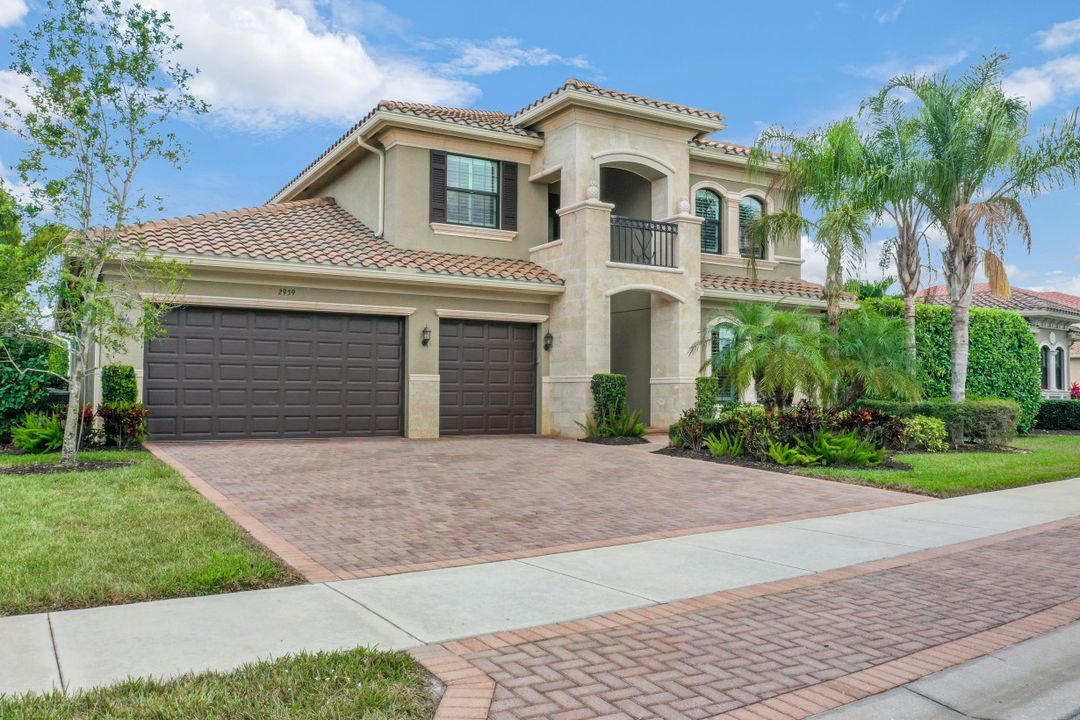 2939 Cinnamon Bay Cir, Naples, FL 34119
