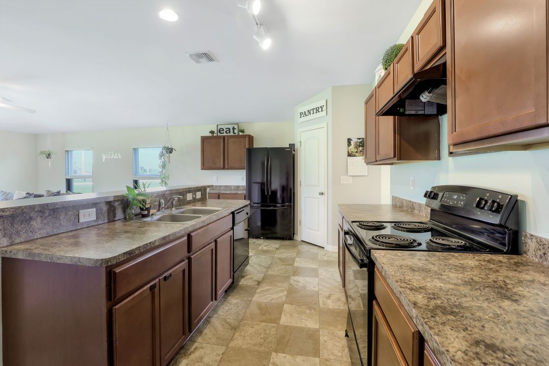 1708 NE Juanita Pl, Cape Coral, FL 33909