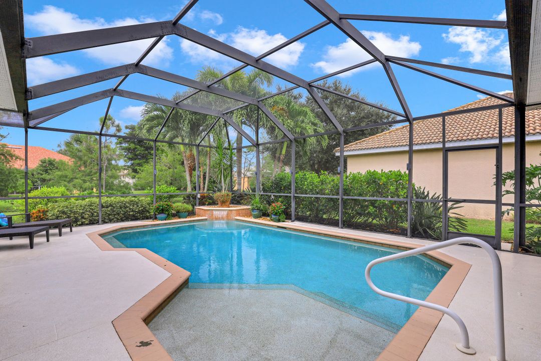 10621 Sir Michaels Pl Dr, Bonita Springs, FL 34135