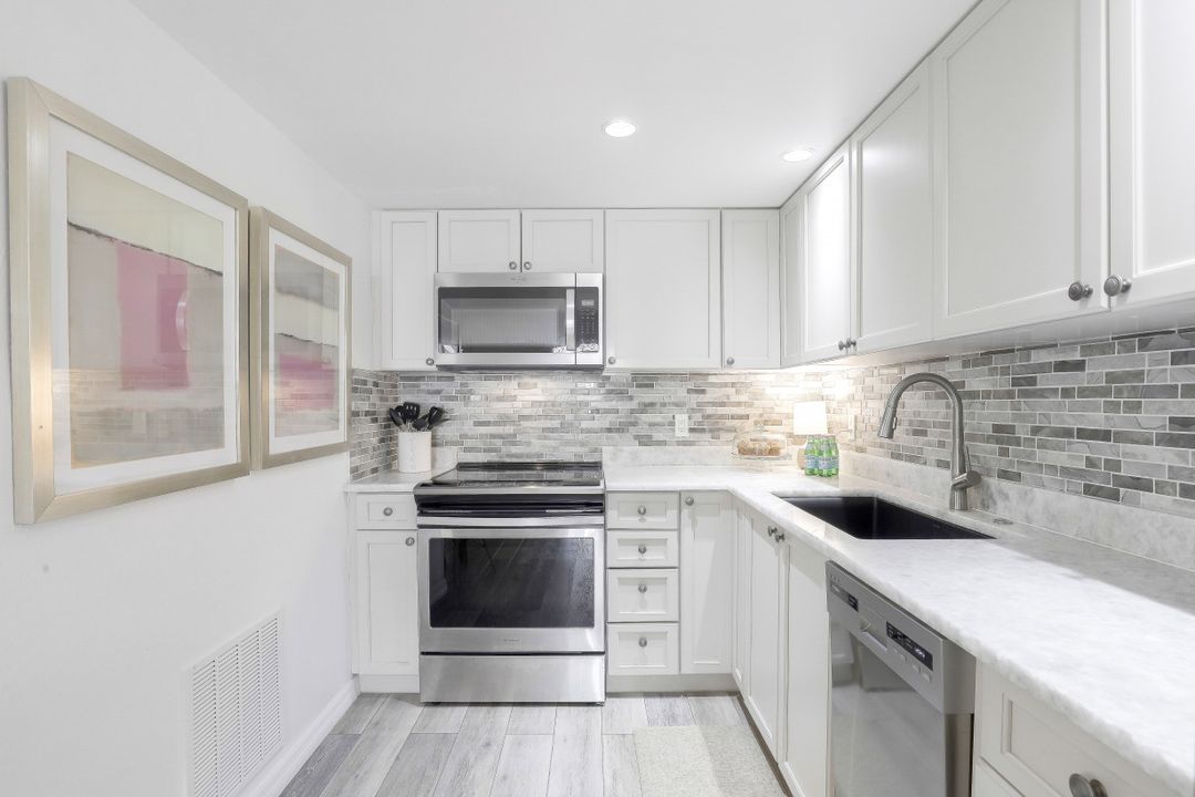 780 10th Ave S #6, Naples, FL 34102