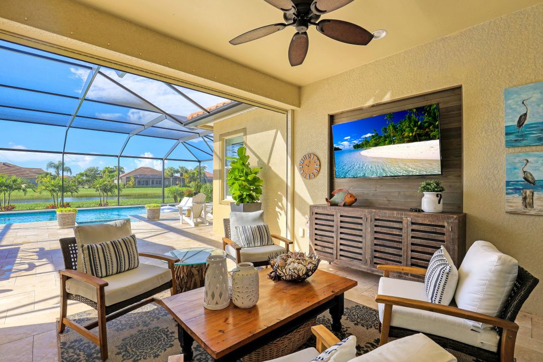 9423 Quarry Dr, Naples, FL 34120