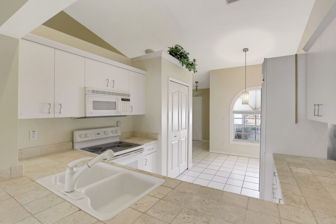 6133 Thresher Dr #402, Naples, FL 34112