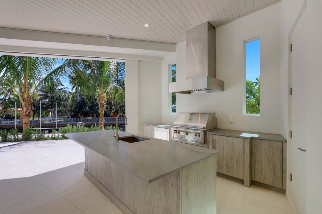 940 17th Ave S, Naples, FL 34102