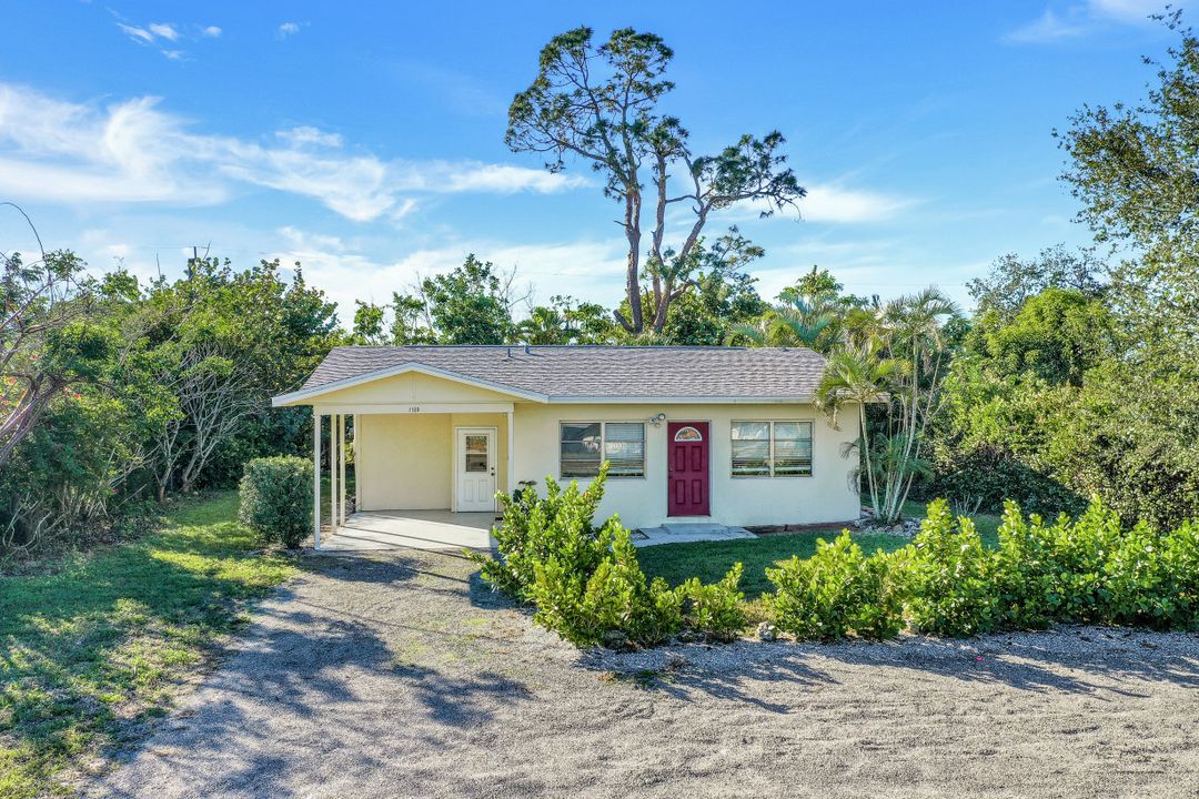 1120 S Alhambra Cir, Naples, FL 34103