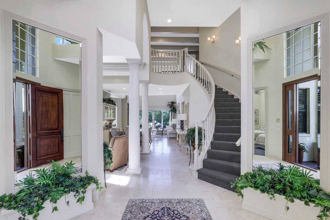 8089 Via Vecchia, Naples, FL 34108