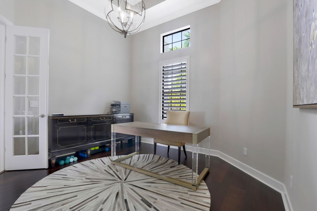 9067 Sorreno Ct, Naples, FL 34114