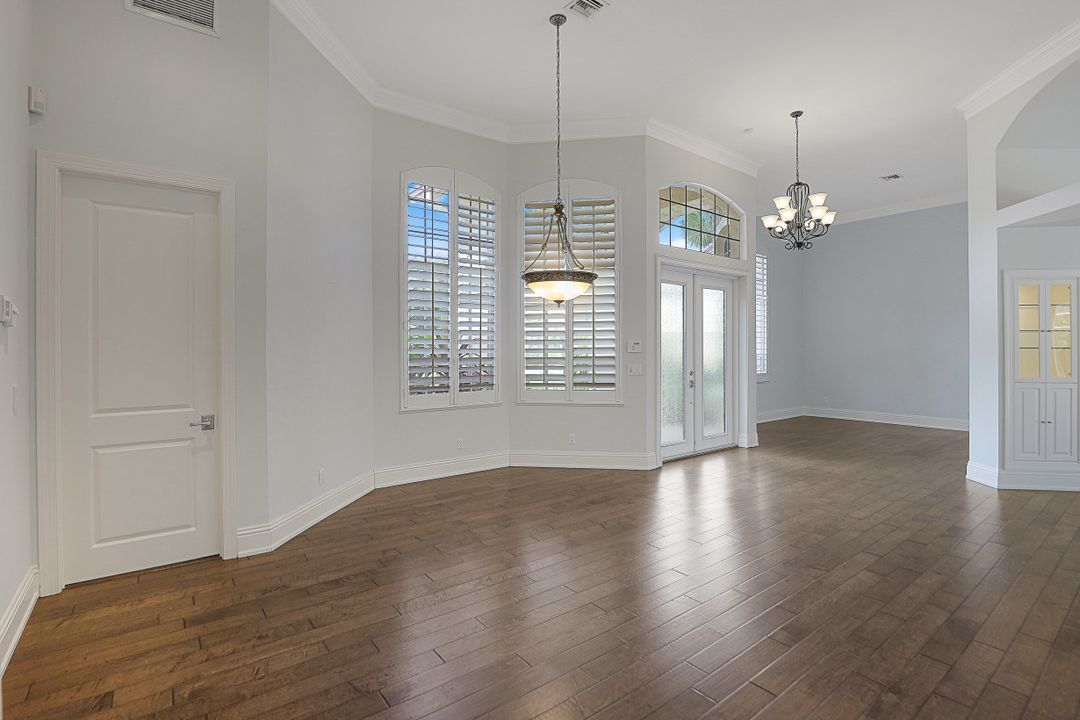 1905 Fairfax Cir, Naples, FL 34109