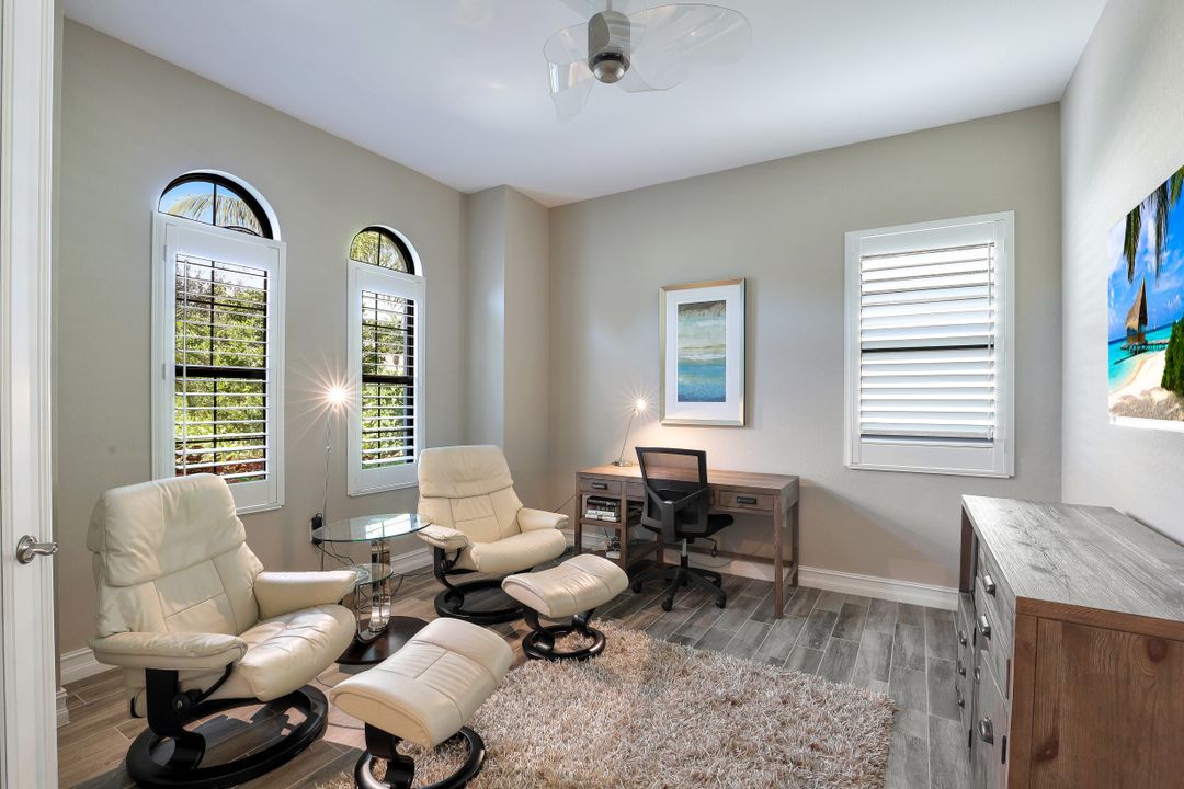 7247 Lantana Cir, Naples, FL 34119