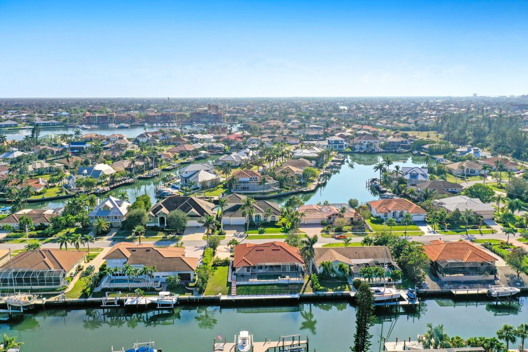 718 Nautilus Ct, Marco Island, FL 34145