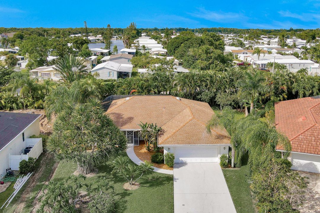 1010 Moon Lake Dr, Naples, FL 34104