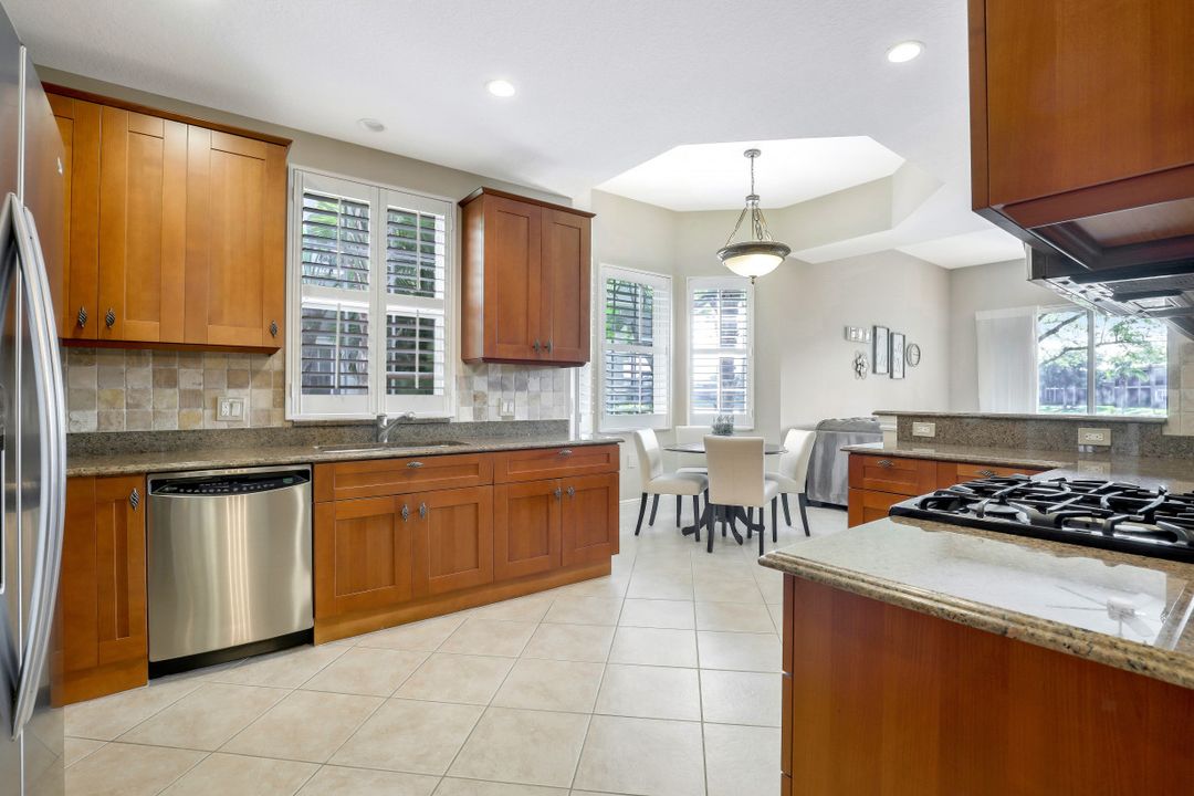 9224 Campanile Cir #101, Naples, FL 34114