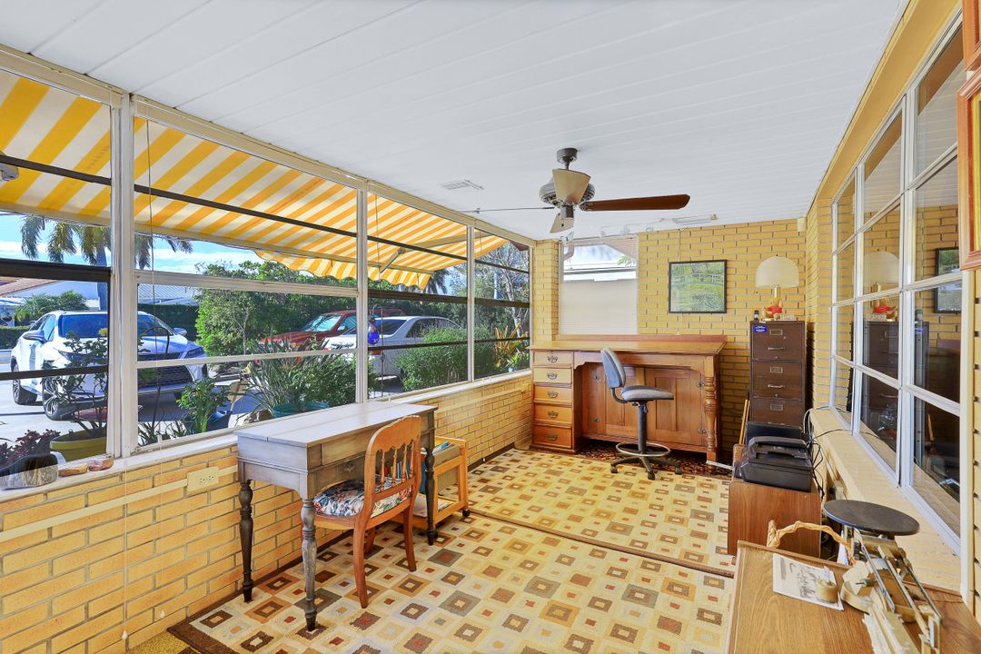 10442 Vanderbilt Dr, Naples, FL 34108