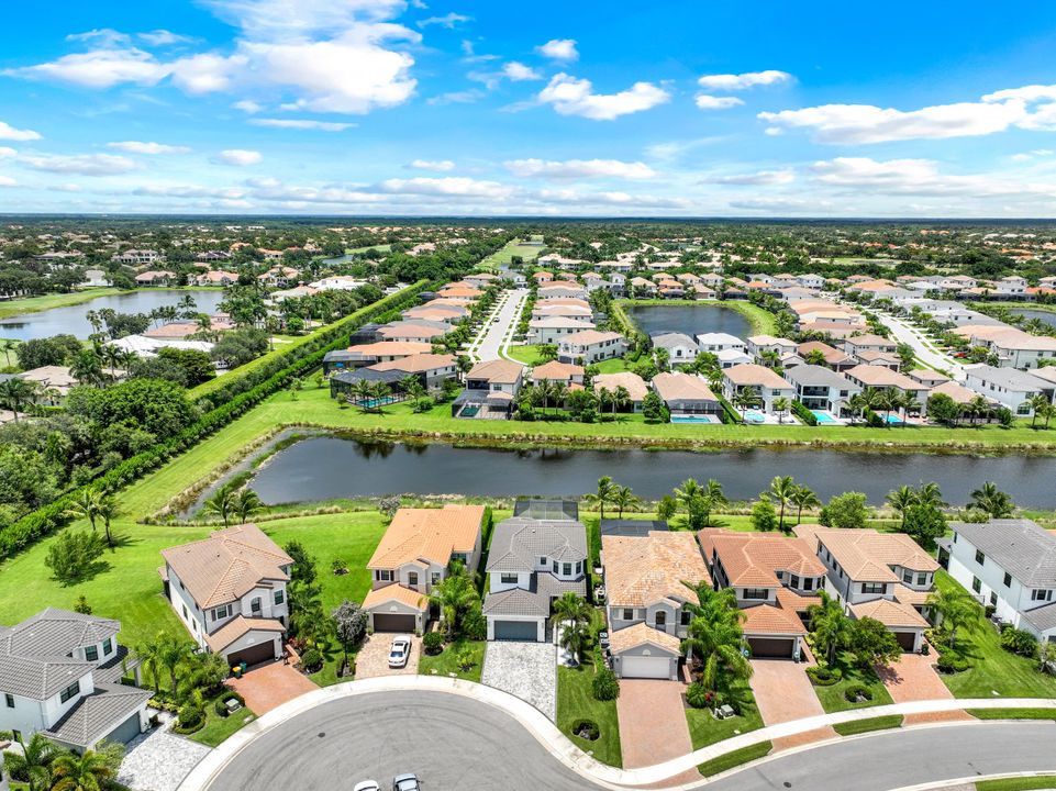 4448 Aurora St, Naples, FL 34119