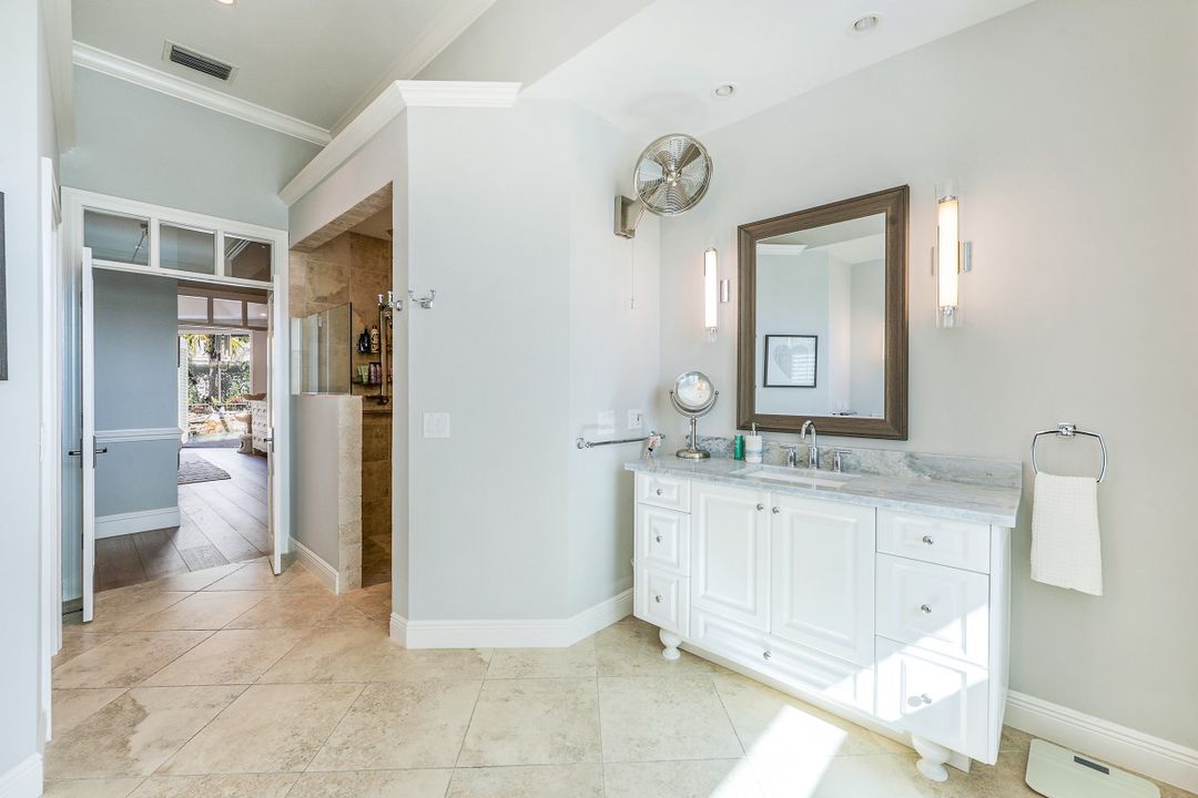 713 Shadow Lake Ln, Naples, FL 34108