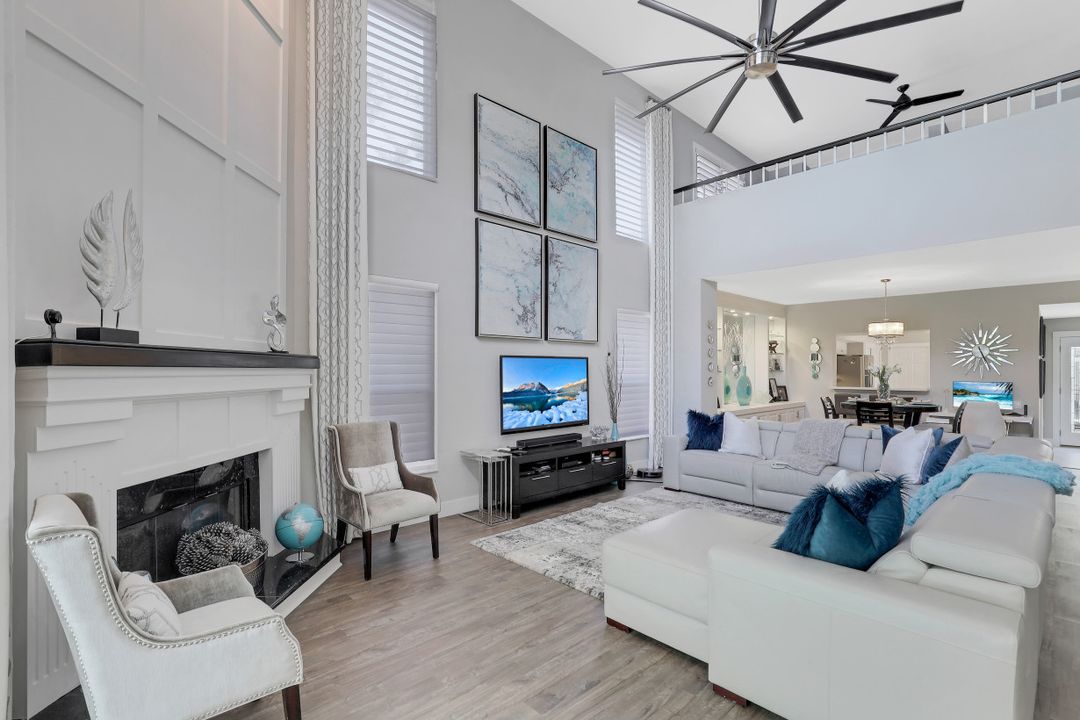 6060 Autumn Oaks Ln, Naples, FL 34119