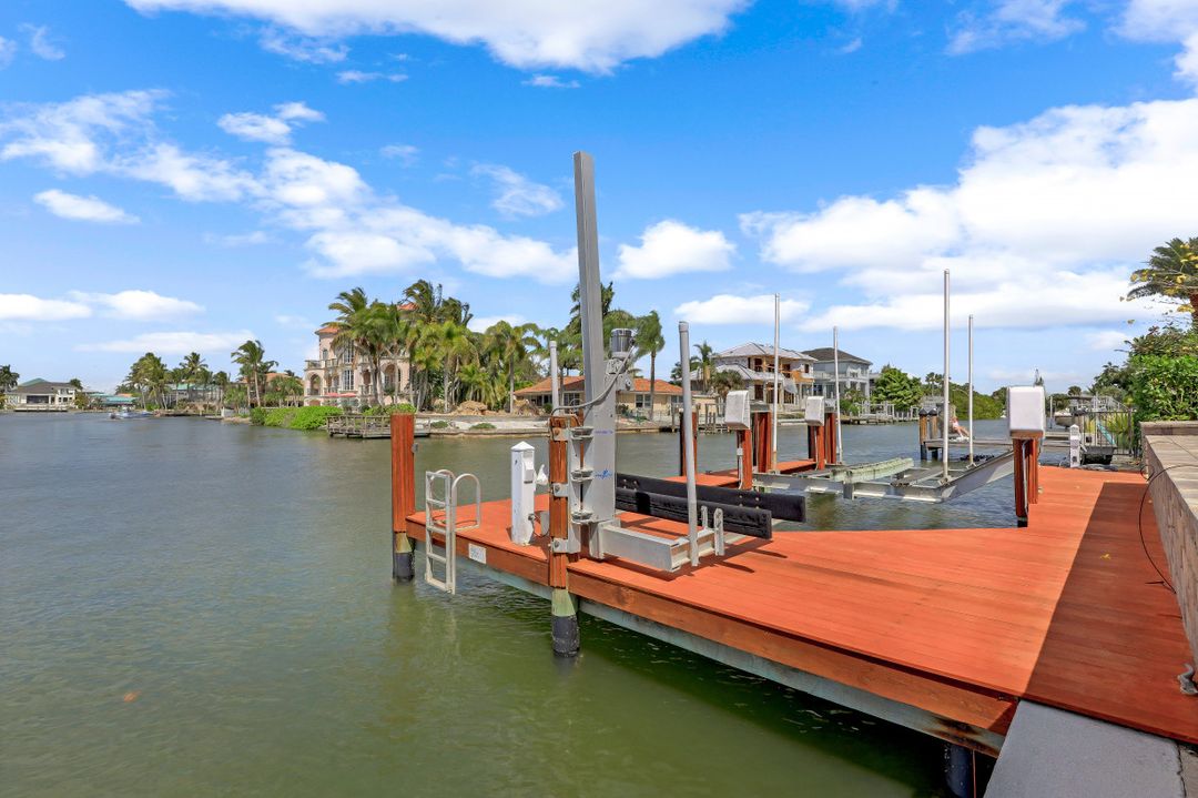 343 Oak Ave, Naples, FL 34108