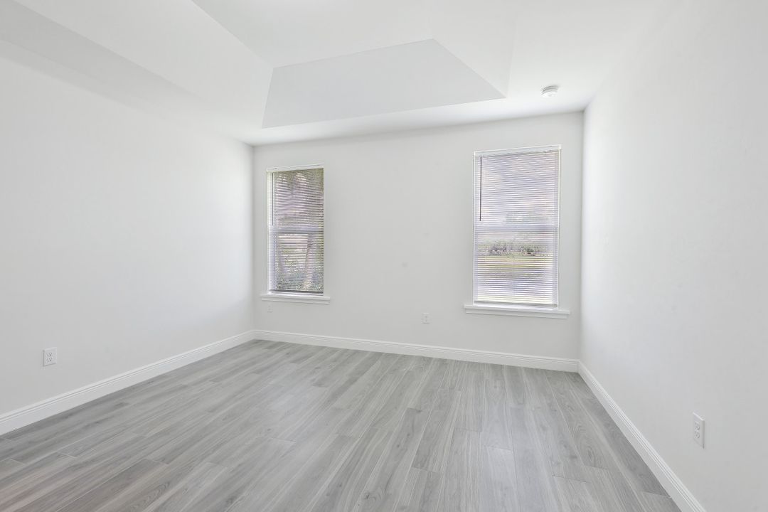 3271 Pilot Cir, Naples, FL 34120