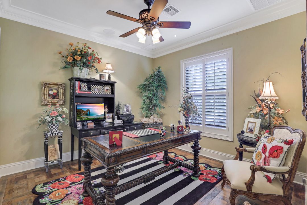 353 Chancery Cir, Naples, FL 34110