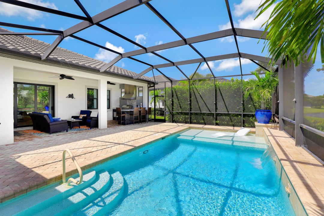 2155 Antigua Ln, Naples, FL 34120